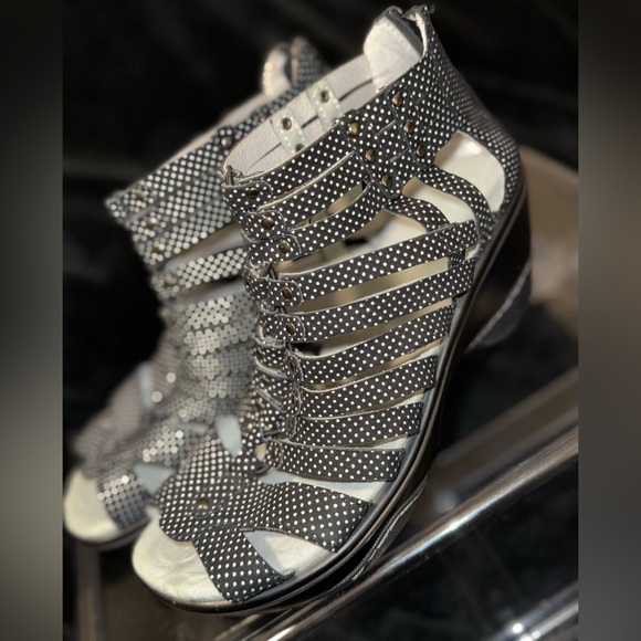 Jambu Black and White Sandals Modern Style - Picture 1 of 12